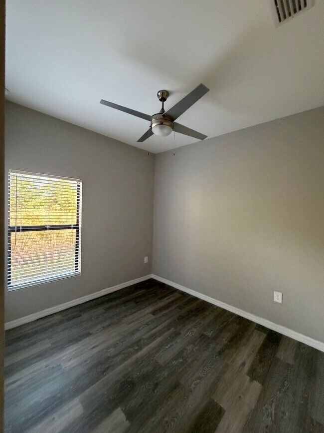 Building Photo - 1156 Melville Rd