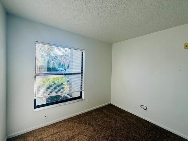 Building Photo - 1114 S Pine Ridge Cir