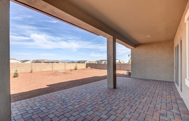 Building Photo - Beautiful large 3x2 home in Granite Dells Estates