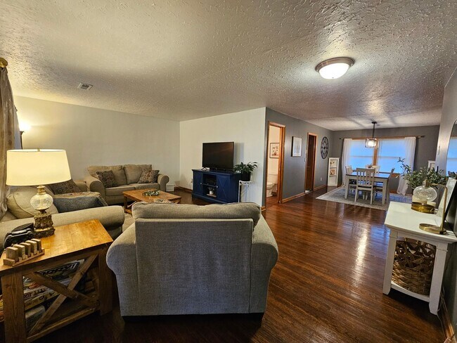 Building Photo - Christiansburg, 3 BR / 2.5 BA, Available A...