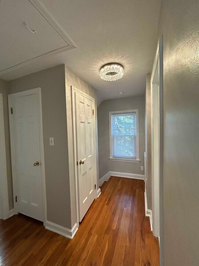 Building Photo - Spacious Colonial For Rent in Lyndhurst