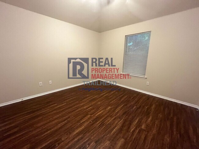 Building Photo - Welcoming - 3 Bed/2 Bath - Move In Ready!