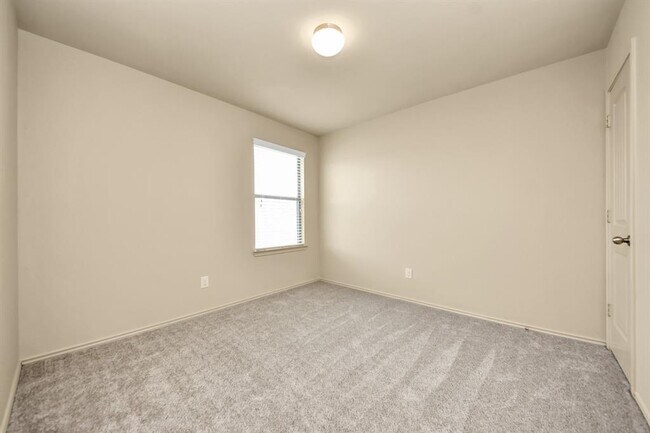 Building Photo - 2043 Naplechase Crest Dr