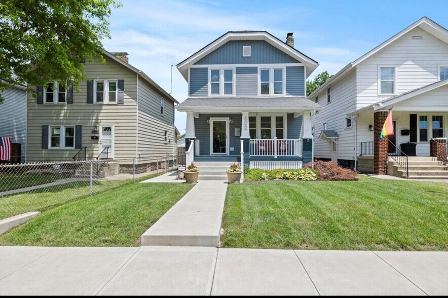 Front of House - 402 Southwood Ave