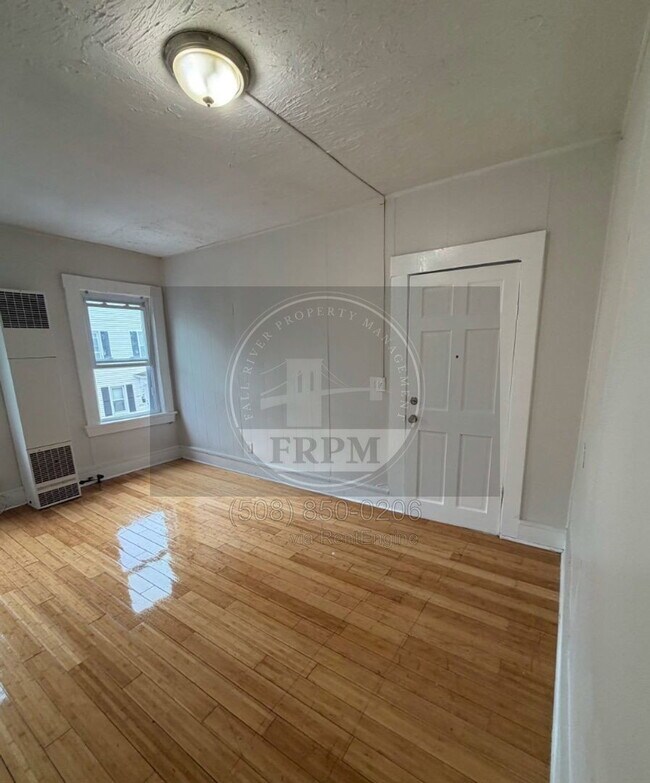 Building Photo - 441 Rivet St