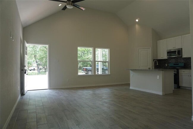 Building Photo - 14848 Lamar Rd