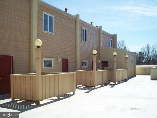 Building Photo - 5485 Harpers Farm Rd