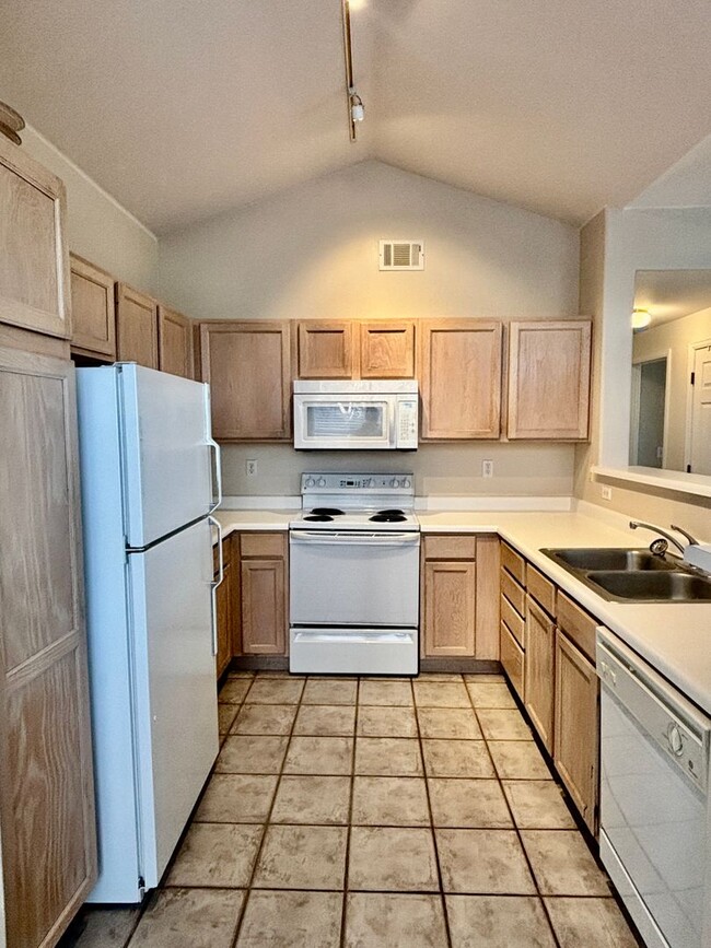 Building Photo - **Spacious 2 Bed, 2 Bath Condo Near DTC – ...