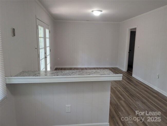 Building Photo - 6542 Rosecran Dr