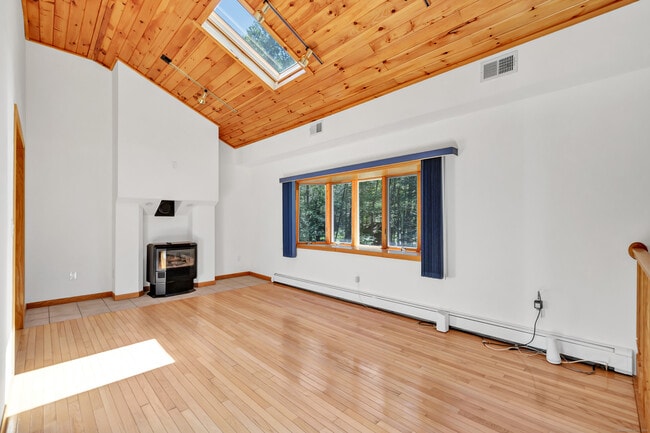 Building Photo - 21 Greenbriar Rd