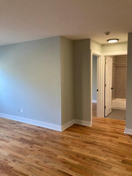 Building Photo - 696 Elm Pl