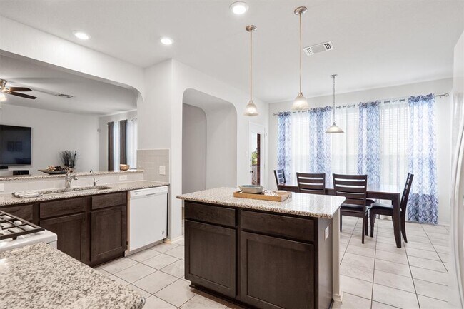 Building Photo - 1208 Ravenside Cove