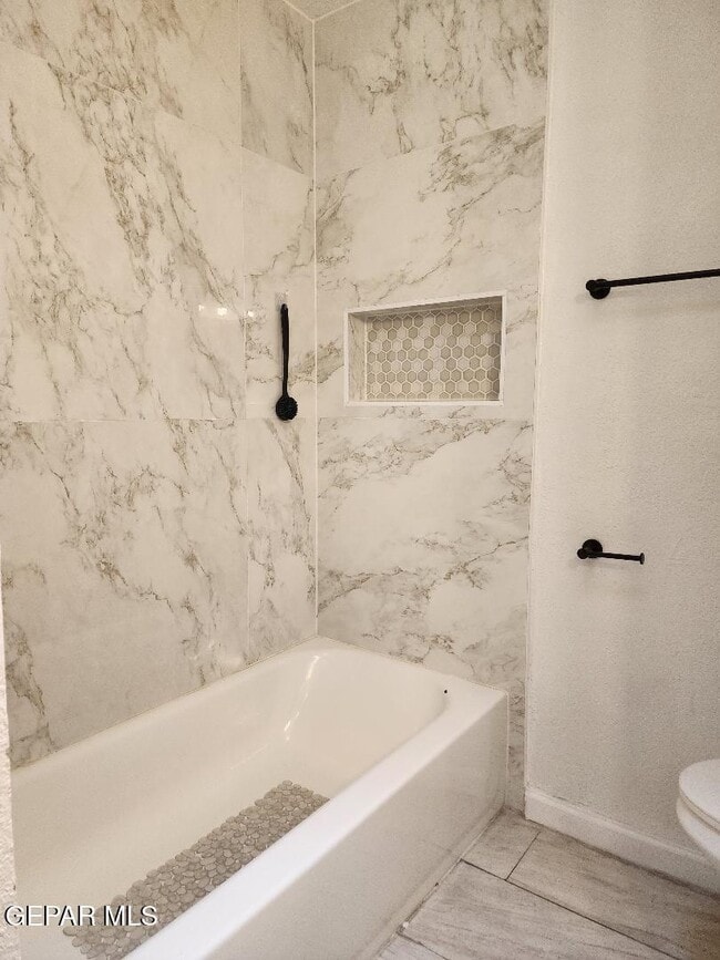 Building Photo - 3317 Wayside St