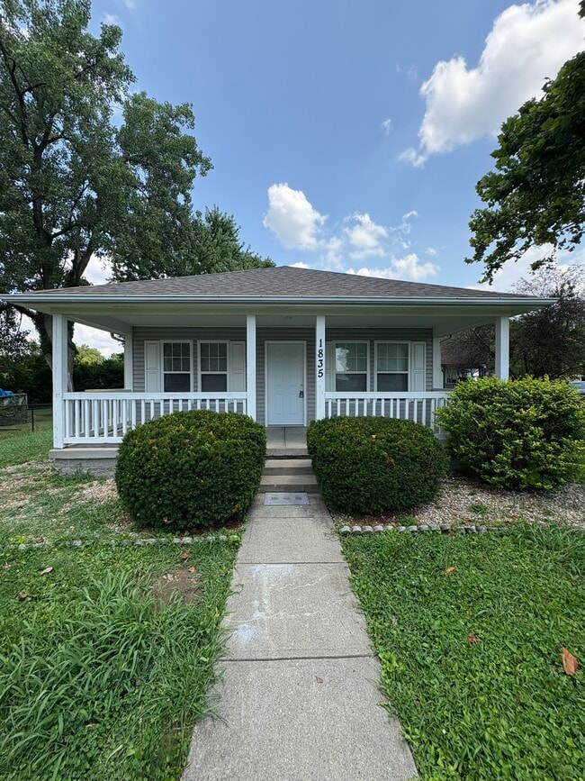 Building Photo - 1835 Carpenter Cir