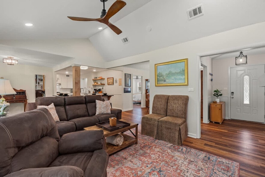 Building Photo - 608 S 21st Ave