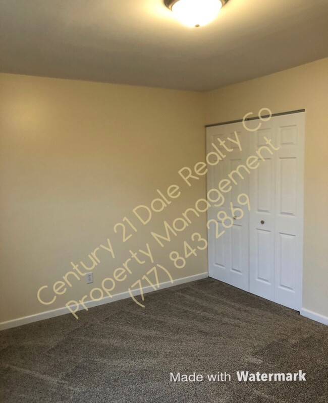 Building Photo - Beautifully Renovated 2 BR, 1.5 Bath in Do...