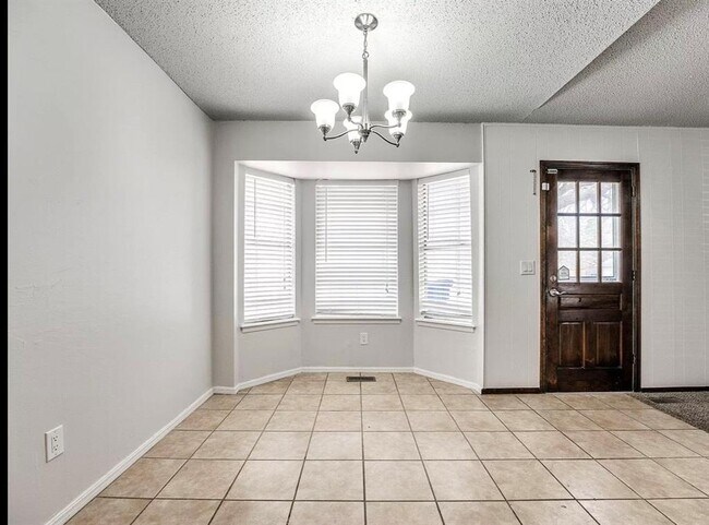 Building Photo - 721 Claremont Dr
