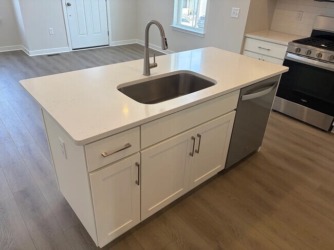 Building Photo - 101 Abramo Victor Dr