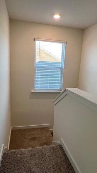 Building Photo - 4266 Scenic Dr SE