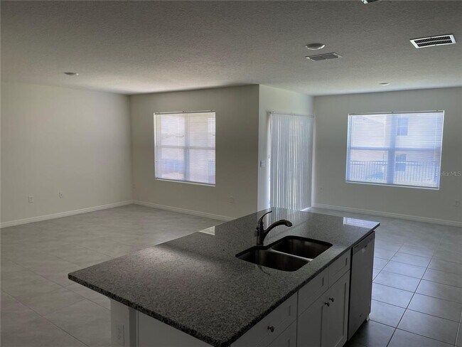 Building Photo - 2136 Silver Brk Wy