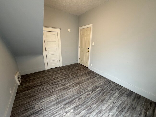 Building Photo - 115 Conron-E