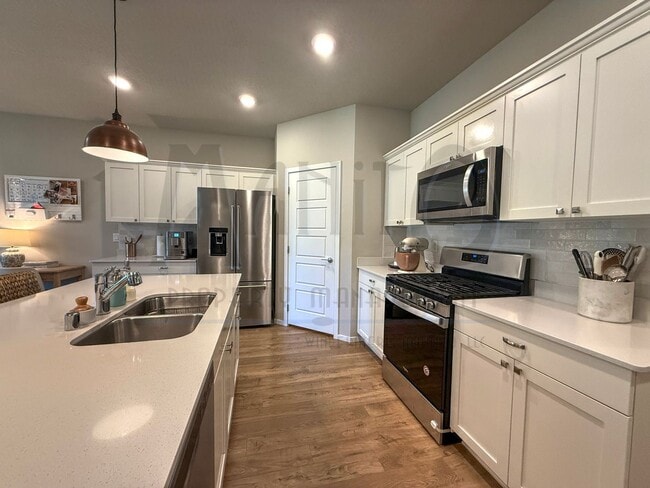 Building Photo - Stunning Windhaven Home