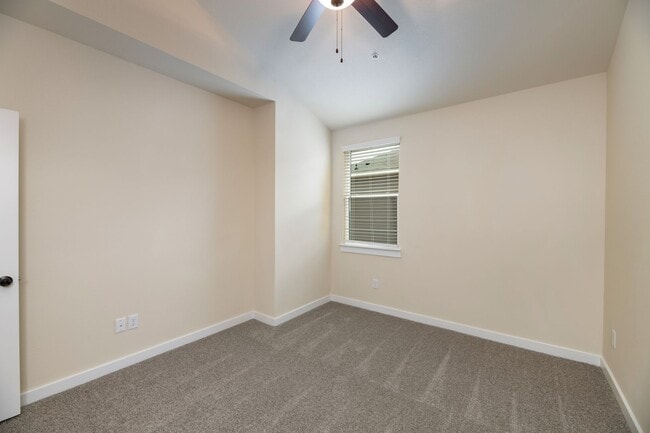 Building Photo - AVAILABLE NOW! GORGEOUS 2 BEDROOM FOUR PLEX LOCATED IN MIDLOTHIAN ISD!