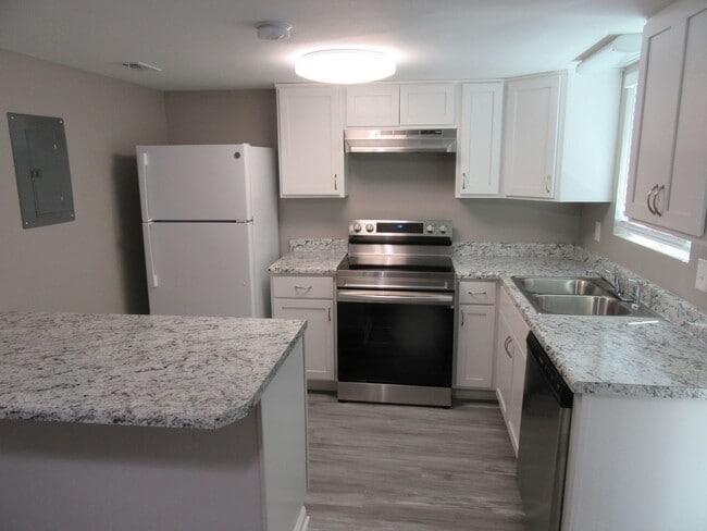 Building Photo - 2912 Sequoia Ave