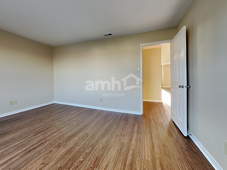 Building Photo - 8243 Retreat Ln