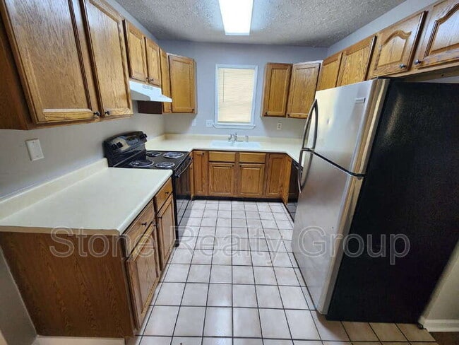 Building Photo - 4874 Pine Ridge Ct