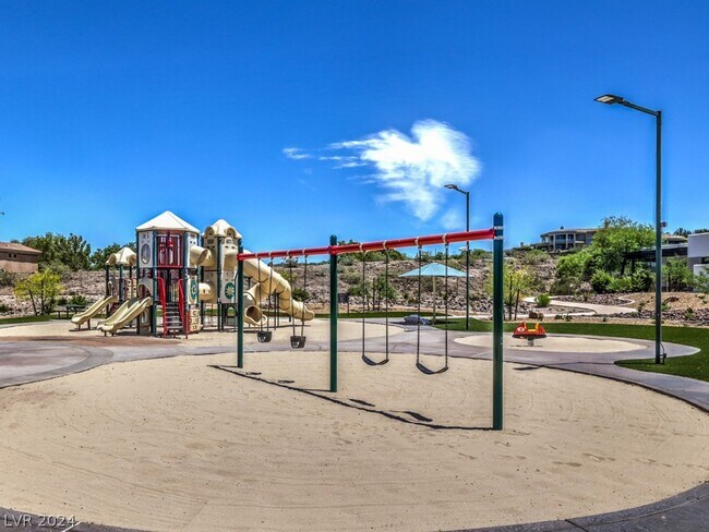 Building Photo - 10 Greely Club Tr