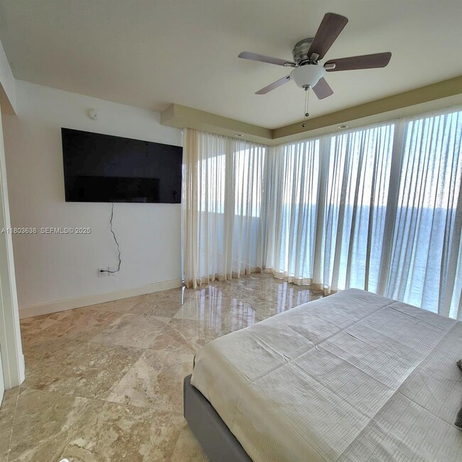 Building Photo - 1830 S Ocean Dr