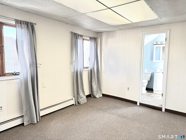 Building Photo - 425 Montauk Ave