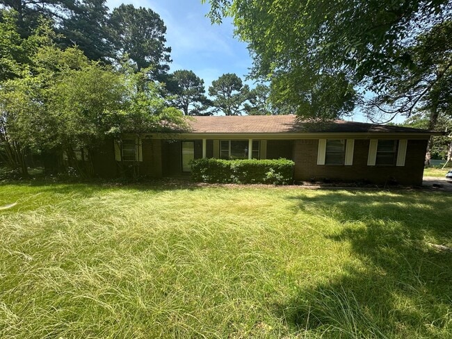 Primary Photo - Introducing a charming 3-bedroom, 2-bathro...
