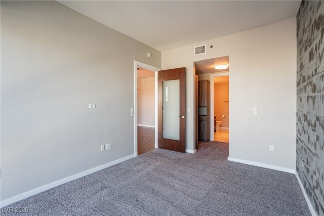 Building Photo - 4471 Dean Martin Dr