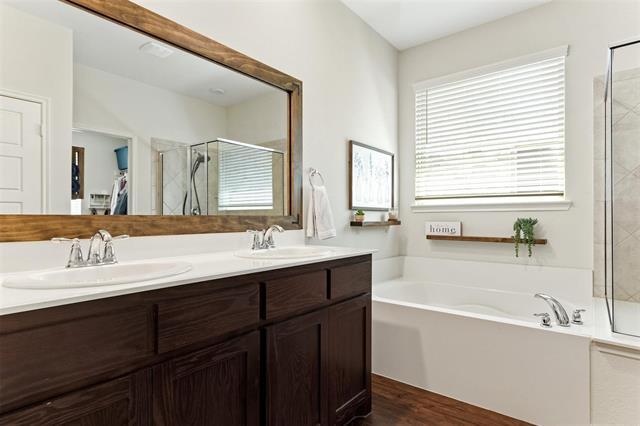 Building Photo - 2157 Miramar Dr