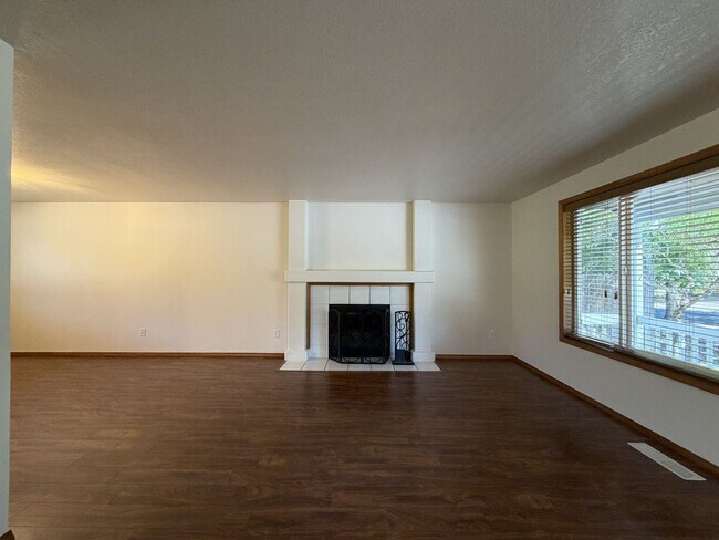 Building Photo - 5505 SW 149th Ave