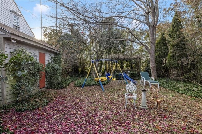 Building Photo - 73 Thames St