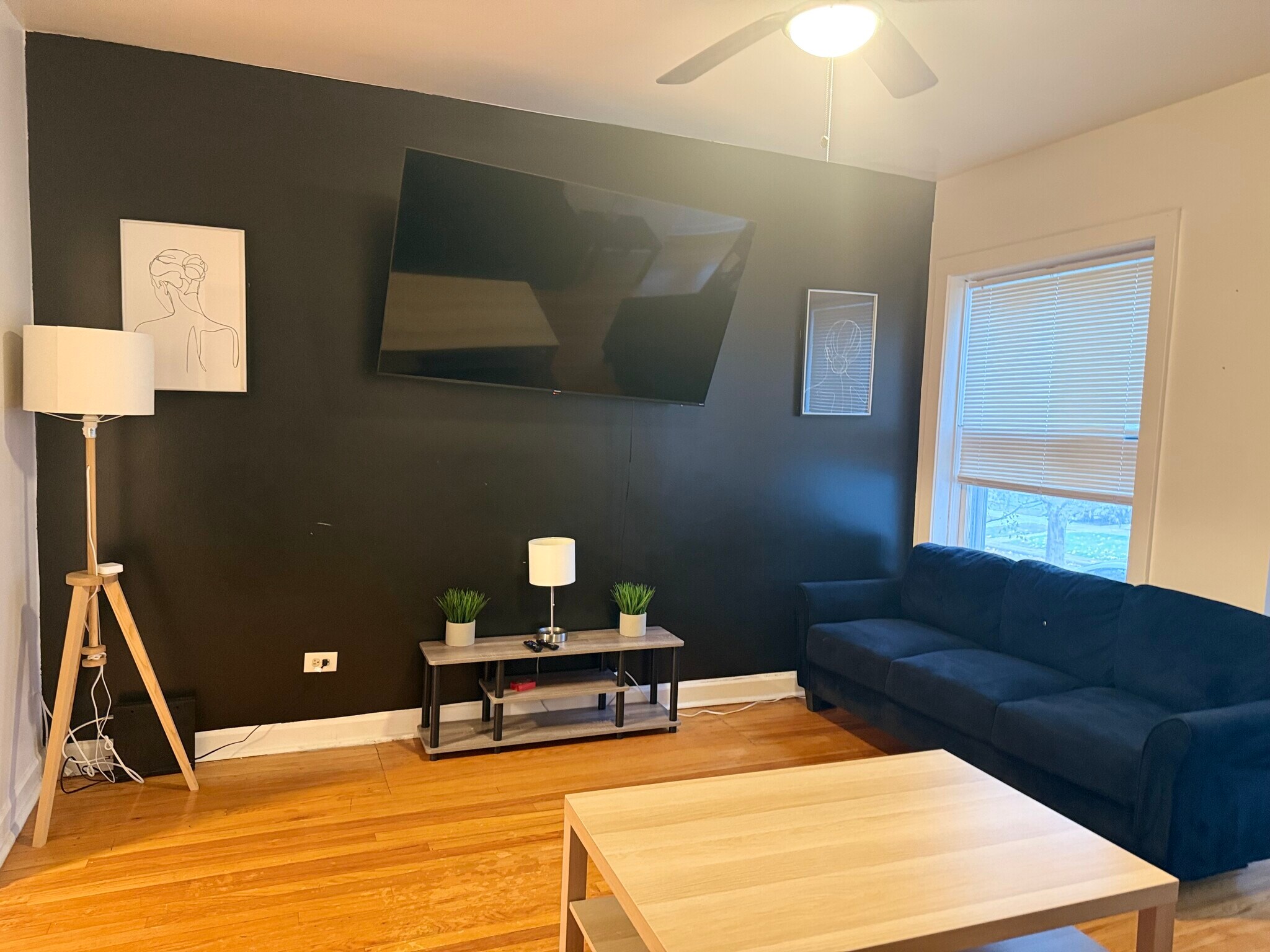 Building Photo - 829 Mulford Street