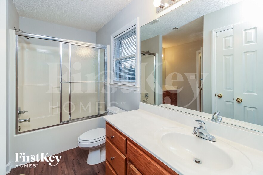 Building Photo - 4004 Deerfield St