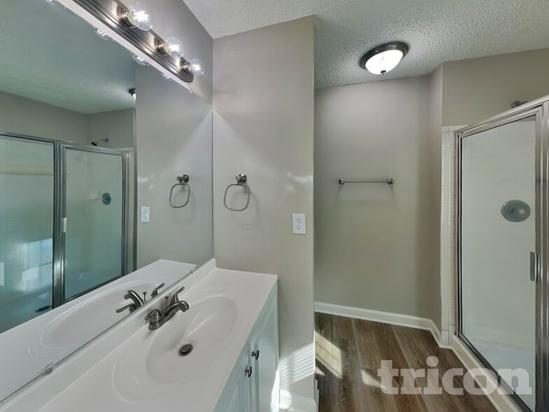 Building Photo - 2906 Laurel Wood Dr