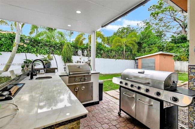 Building Photo - 5750 SW 67th Ave