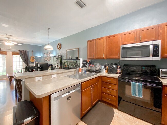 Building Photo - Woods Edge South #114