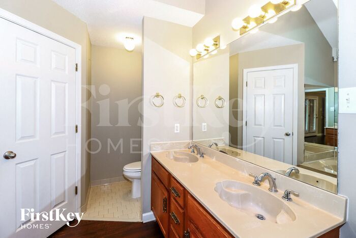 Building Photo - 1330 Fox Trace Dr