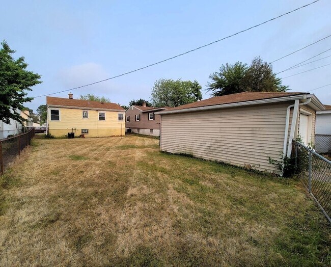 Building Photo - 2716 White Oak Ave