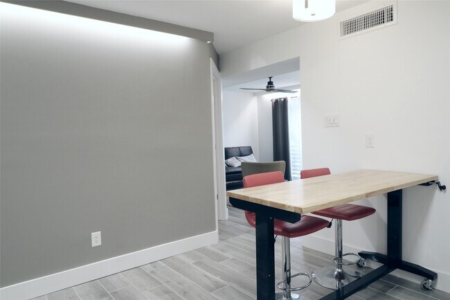 Building Photo - 3517 Audubon Pl