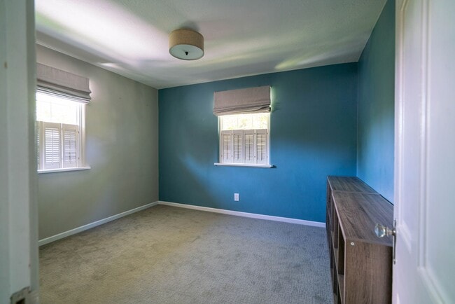 Building Photo - Charming 4 Bed, 2/5 Bath East Bench House