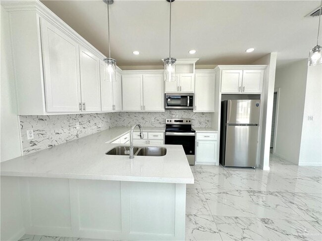 Building Photo - 11 Selena St