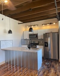 Building Photo - 1 bedroom/1 bathroom NEW apartment in McSh...