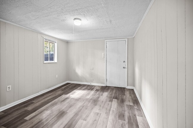 Building Photo - Charming 4 Bedroom, 2 Bathroom house
